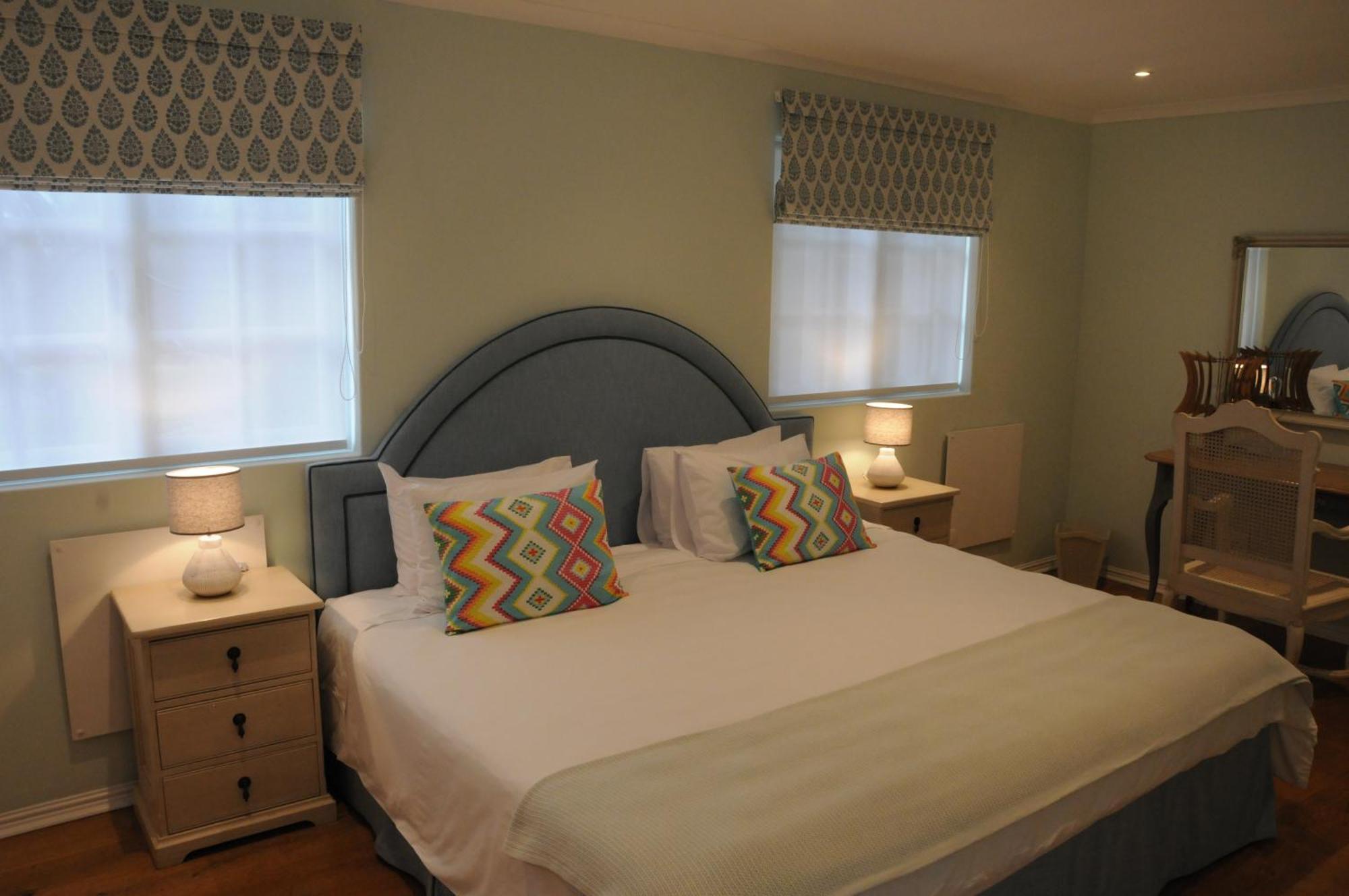 Le Petit Poucet Hotel Cape Town Exterior photo